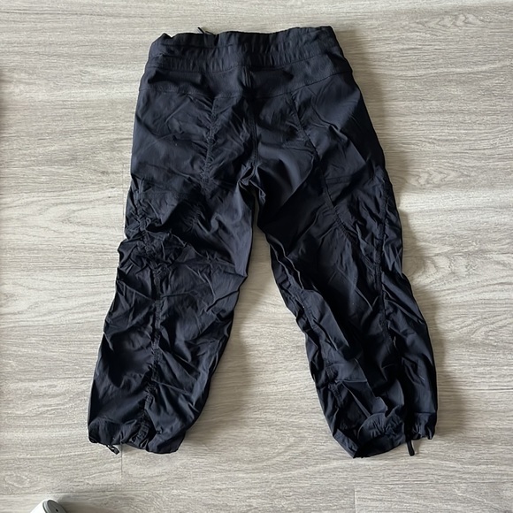 LULULEMON STUDIO CROP - Picture 3 of 3